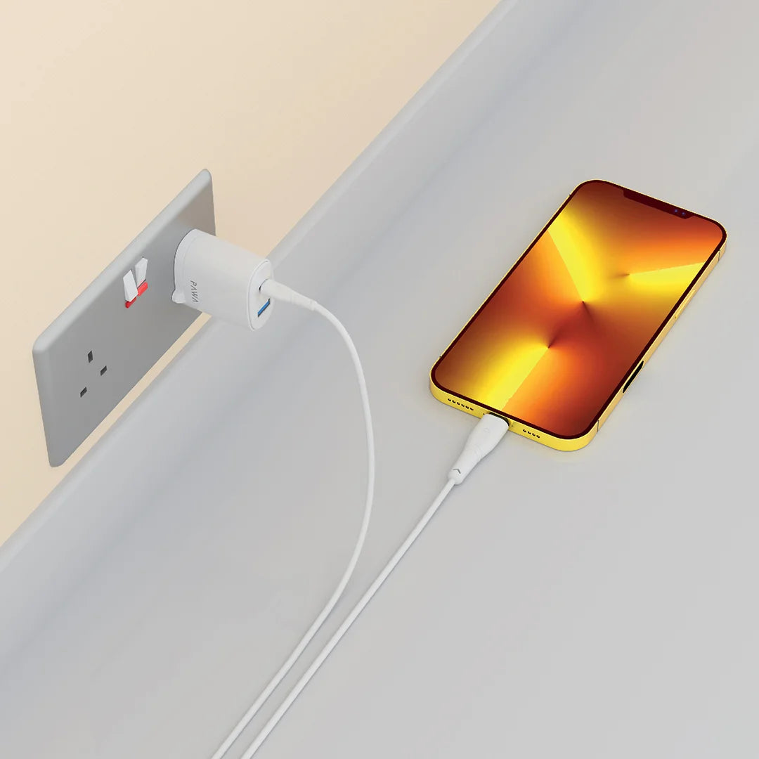 Pawa Solid Travel Charger 20W PD With Type-C to Lighting